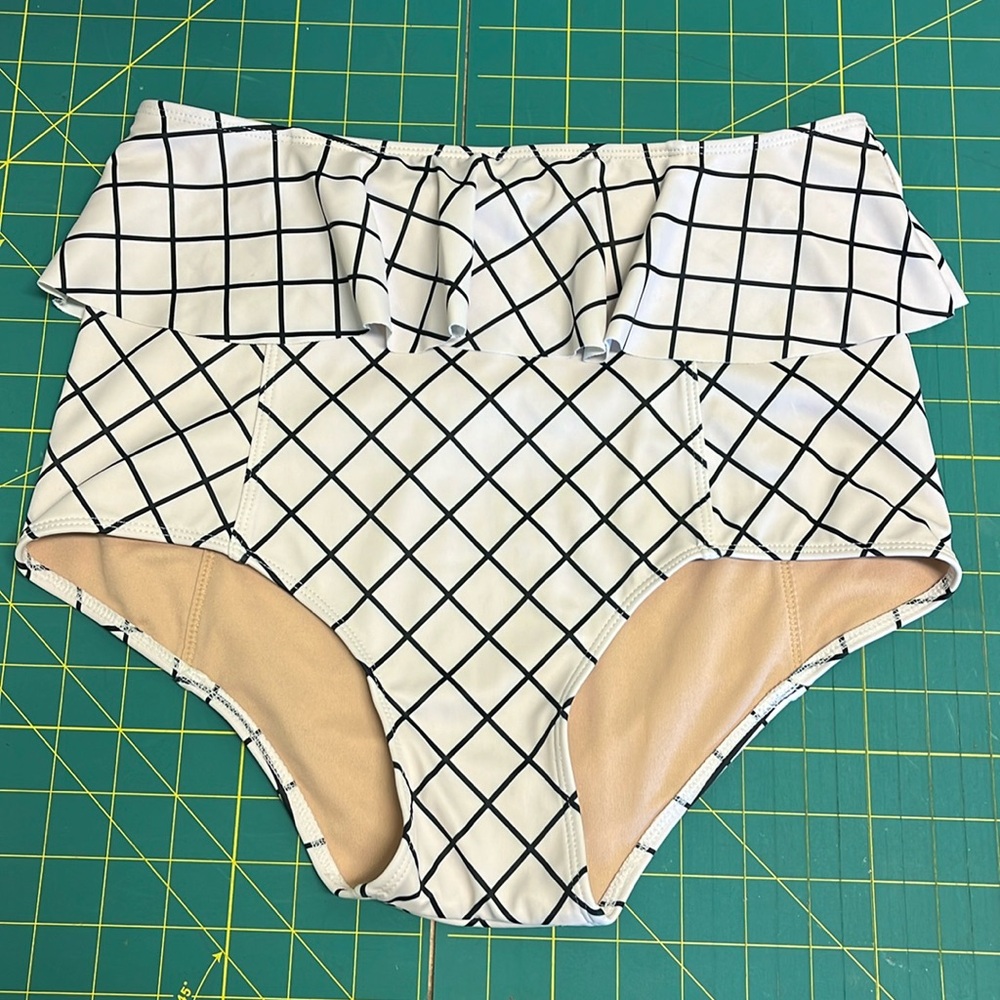 Kortni Jean ruffle top bottom S